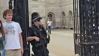 TOUR GUIDE GET OUT OF THE BOX KINGS GUARD DEFENDS THE BOX #kingstroop