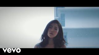 Nicole Lai - 错误示范 (Official Music Video)