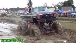 BIG FORD TRUCK MUDDIN