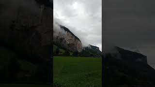 Lauterbrunnen, İsviçre:  Yeşiller ve sis #shorts #seyahat #travel #gezi #lauterbrunnen #switzerland