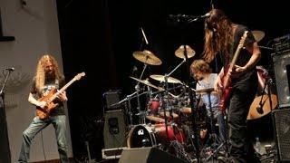 Guthrie Govan, Marco Minnemann, Bryan Beller_6 - The Aristocrats_Vladivostok LIVE