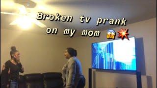 BROKEN TV PRANK ON MY MOM!! (EXTREME!)