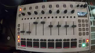 ISLA INSTRUMENTS S2400 12bit sampling drum machine (demo 175)