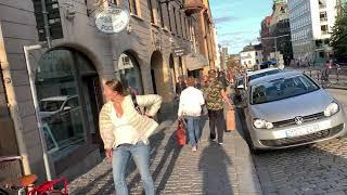 Stockholm Walks: Hornsgatspucklen. Street life in sunny September