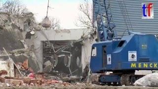 MENCK M 90 Silent, Wrecking Ball Warehouse Demo / Abbruch Telekom München-Aubing, 11.02.2016.