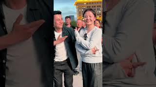 #抖音创作者大会 新疆舞男女对跳，美丽大方的祖米热提古丽与表情哥热法提这眼神舞姿拿捏的没谁了，完美组合#抖音看世界 #新疆是个好地方 #百姓大舞台想跳你就来 DOU+上热门 抖加上热门dou