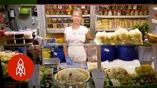 Sample the Tastes of Budapest’s Great Market Hall