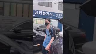 비오는 날 흔한 남자 중학교앞 풍경