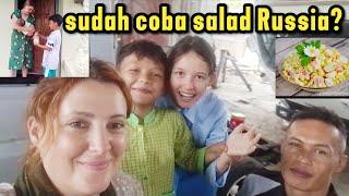 ISTRI BULE RUSSIA masak salad Russia (OLIV'E) , untuk keluarga 