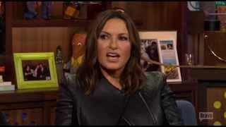 Mariska talking about Chris Meloni's sexiest asset