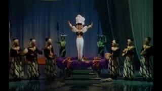 Carmen Miranda - "I Like to Be Loved by You"