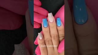 Quem gosta de unhas pintada de  azul  /por Faby Cardoso