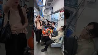 The sophistication of small actions [CONDA NGUYEN] #condanguyen #kindness #help #respect #train