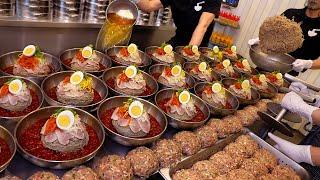 Amazing Meatballs & Noodles! Famous Spicy-noodle restaurant on an island in Korea! /KoreanStreetFood