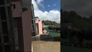 When The Water Is Rising, A Downstream Fishing Boat Entering The Sluice Gate Collides !