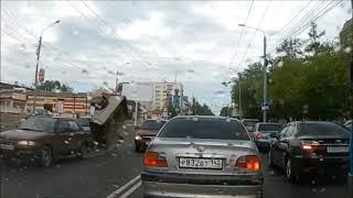 Suddenly, a cart appeared. best dash cam