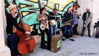 "@rtist@s c@llejeros" - Barcelona - Hoy, en la Puerta del Ángel, JINX JAZZ BAND - ¡¡ Excelentes !!