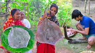 সামুদ্রিক শাপলাপাতা মাছ কেটে গ্রাম্য পদ্ধতিতে কষা রান্না | Stingravy fish cutting and cooking