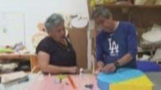 Nicaraguan war refugee makes piñatas for Ukraine