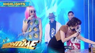 Vice Ganda catches Anne getting food at their table | It's Showtime