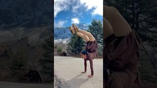 Powerful girls handstand  #yogapractice #fitness #ytshorts
