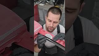 Удаляю глубокую ржавчину (рыжик) на стойке двери.