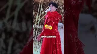 明明曾毅沒幾句歌詞，為何鳳凰傳奇演唱會卻因他取消？玲花22年前就給出了答案