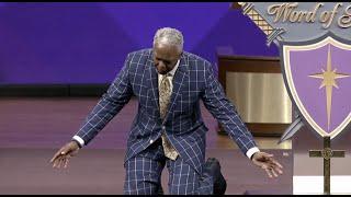  Holy Ghost INTERRUPTS SERMON!!!! | BIshop Dale Bronner