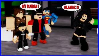 ZENGİN ÇİRKİN ÜVEY ANNEYİ EVDEN KOVUYOR  Roblox Brookhaven Roleplay Türkçe