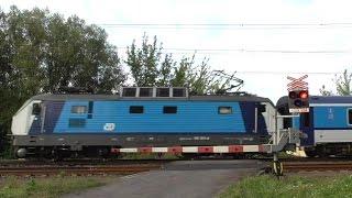 Vlaky Uhersko (na přejezdu) - 14.8.2016 / Trains at Czech Level Crossing Uhersko