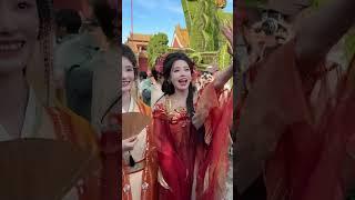 cos龙虾这么可爱怎么能欺负她呢？就算要欺负她就不能带我一个嘛！#开封菊花节十二花神  #王者荣耀 #搞笑 #搞笑视频