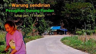 Warung Sendirian Pesugihan Gendrosari puncak Gunung Pandan jalan setapak bebatuan hutan linduk.