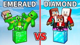 JJ and Mikey: EMERALD vs DIAMOND Block Family Survive Battle in Minecraft - Maizen