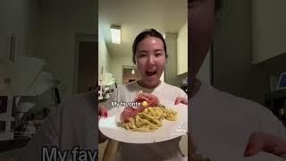 What I eat in a day! Pasta and burger 