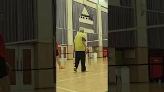 h 90-year-old Grandpa who plays badminton  90세에도 배드민턴치시는 할아버지! #배드민턴#할아버지#90세 #badminton