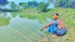 amazing fishing videos || smart boy hunting big catfish fish with bamboo tools hook in pond water