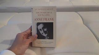 THE DIARY OF A YOUNG GIRL ANNE FRANK THE DEFINITIVE EDITION CLOSE UP LOOK (THE DIARY OF ANNE FRANK)