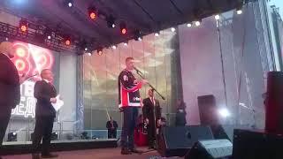 Капитан "Авангарда" Евгений Медведев получил новый свитер под овации болельщиков