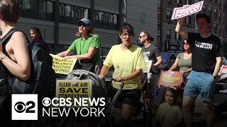 Parents with strollers rally in favor of congestion pricing in NYC