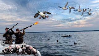 6 Man Layout LIMIT! Duck Hunting for Diver Ducks on the Mississippi!