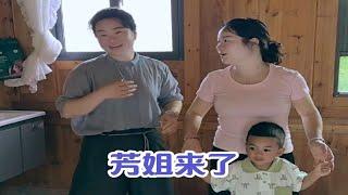 基地马上完工了，芳姐带老公来玩，秋子被她一翻话感动落泪
