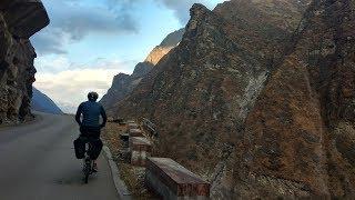 Cycling Tiger leaping gorge, Yunnan, China