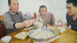 【食味阿远】阿远煲道“河豚汤”，炒盘驴肚当下酒菜，四叔直呼：喝了没事吧？ | Shi Wei A Yuan