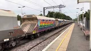 Mendip Rail class 59104 passes through Harringay Green Lanes station as 6L21