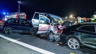 Feuerwehr muss Nachts über vier Kilometer zur Einsatzstelle laufen: Heftige Karambolage auf der A3!