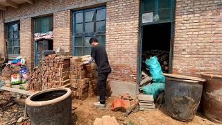 Leaving the City, Young Man Cleans and Restores a 38-Year-Old Red Brick House in the Countryside