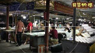 小伙云南旅游，逛中国最大的翡翠玉石市场，探秘中国最富有的夜市！