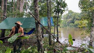 Tudo ALAGADO tive que fazer O BARRACO de baixo de CHUVA dessa vez ELA não deu  TRÉGUA no ACAMPAMENTO