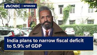 India plans to narrow fiscal deficit to 5.9% of GDP