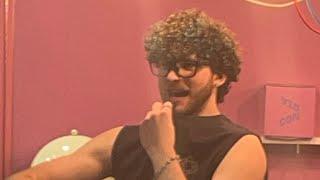 @jmancurly  performs yellow tape LIVE at Vidcon!!!!!!!!!!!